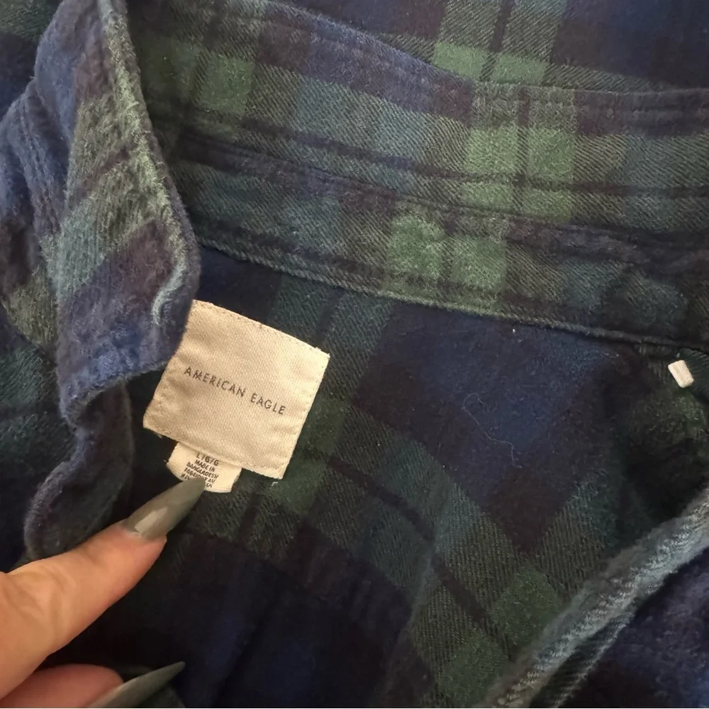 American Eagle Outfitters‎ Navy and Forest Plaid Flannel Long Sleeve Shirt